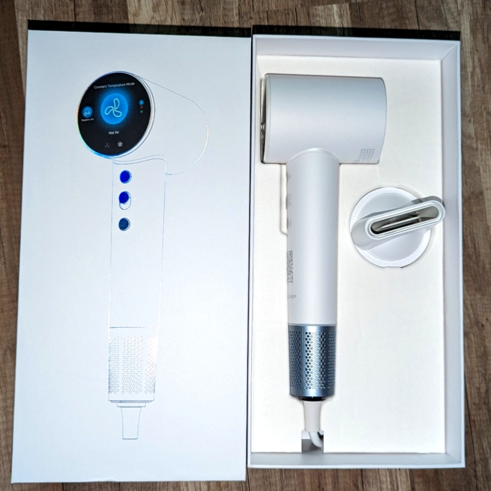 Brushless Motor & Fast Drying hair dryer